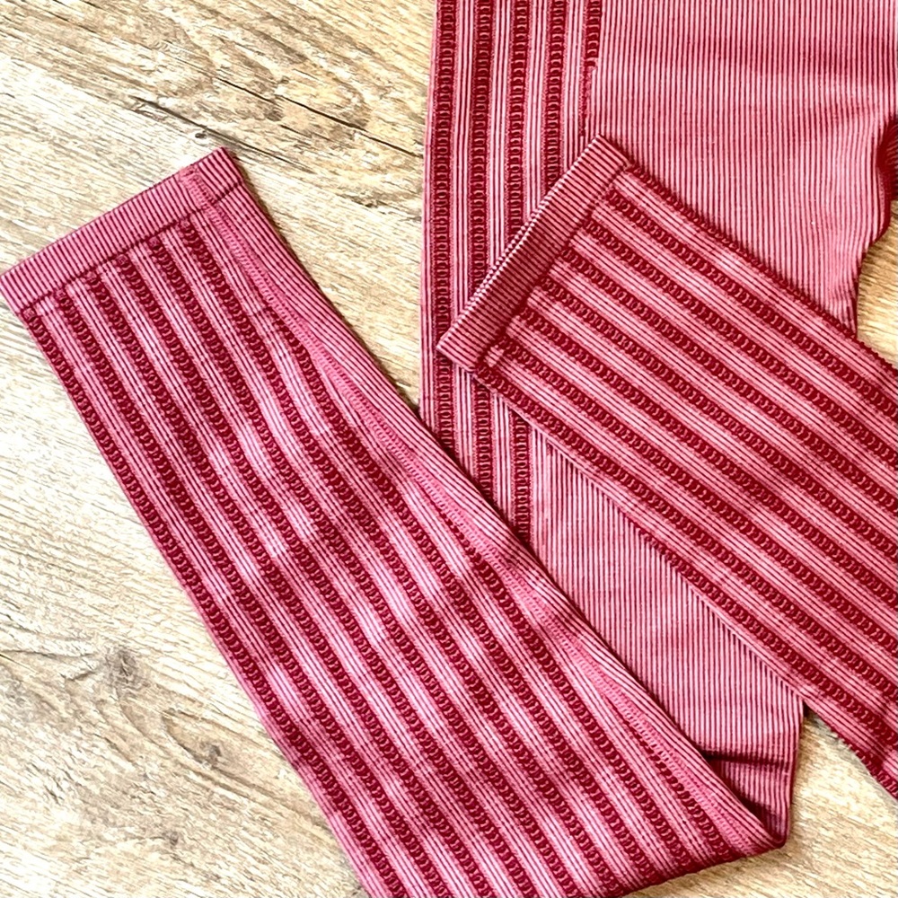 Fabletics 2 Piece Bundle Seamless Leggings & Bra Dark Rouge Size Small - Picture 4 of 13